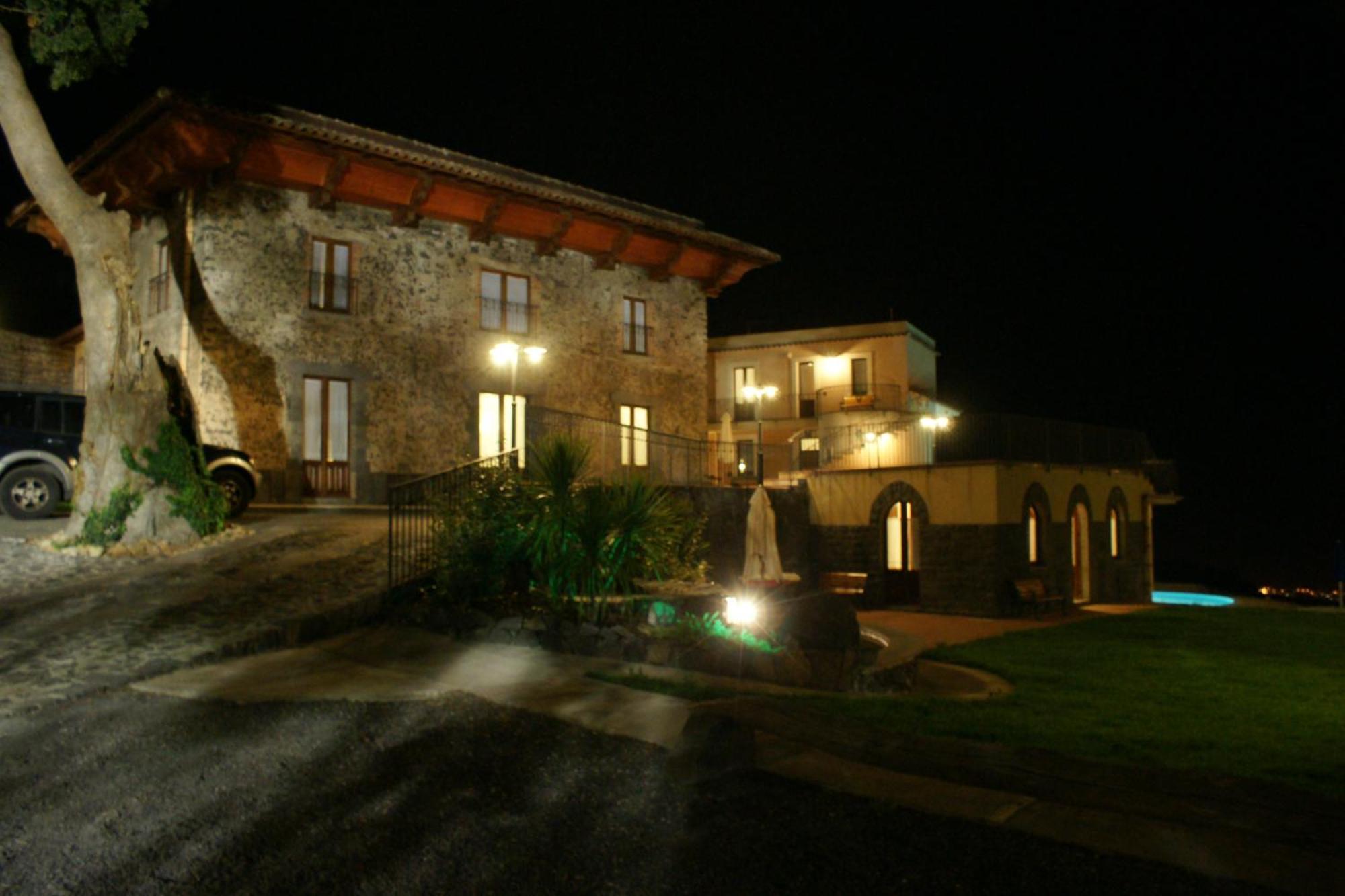 安蒂科博尔戈佩特拉利亚酒店 扎费拉纳-埃特内阿 外观 照片