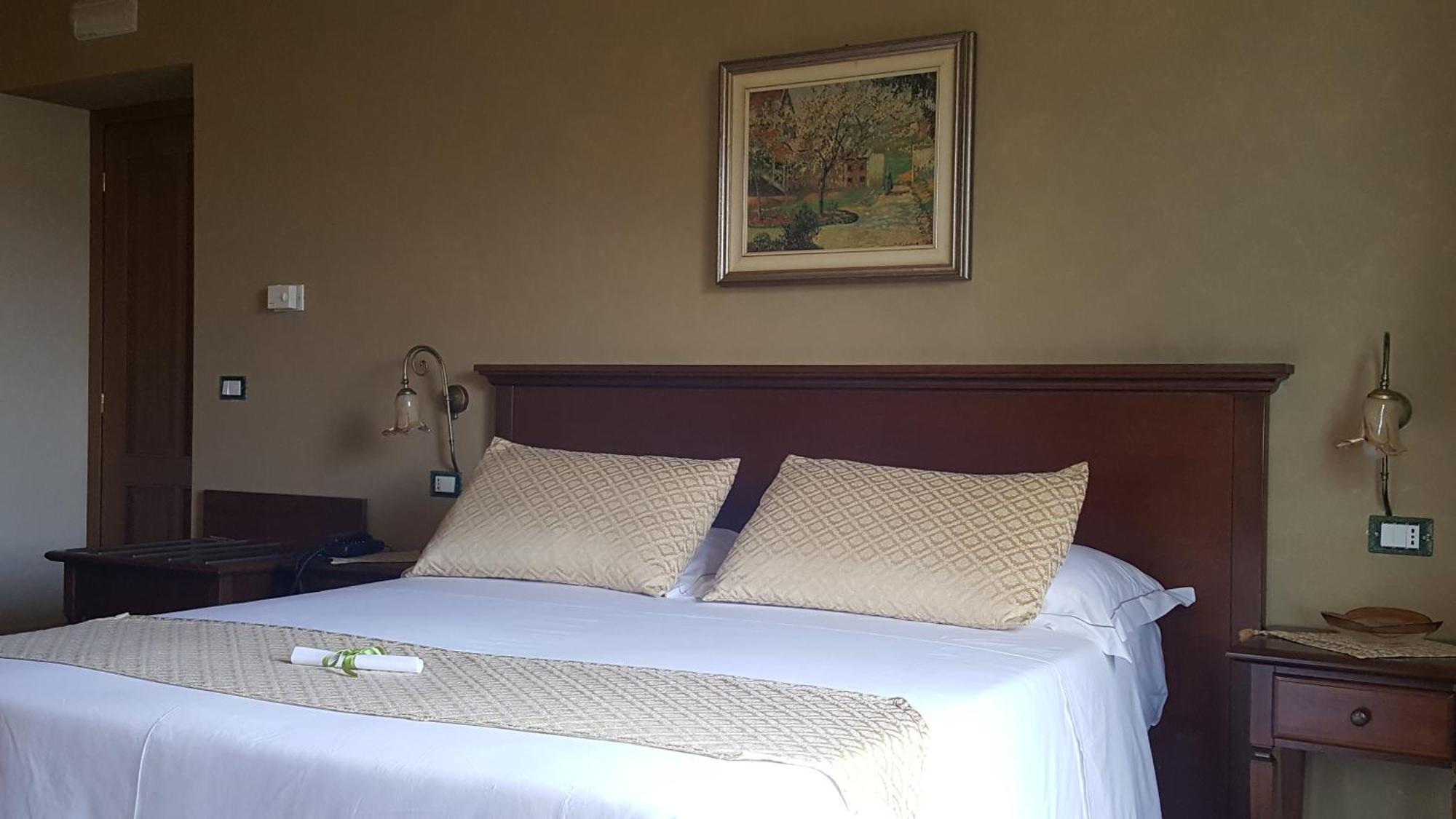 安蒂科博尔戈佩特拉利亚酒店 扎费拉纳-埃特内阿 客房 照片